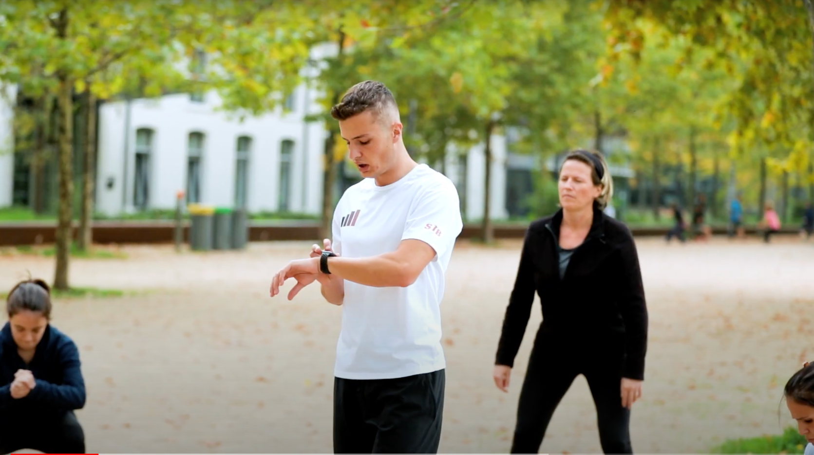 l'equipe sport team building dans le stade jean bouin a paris