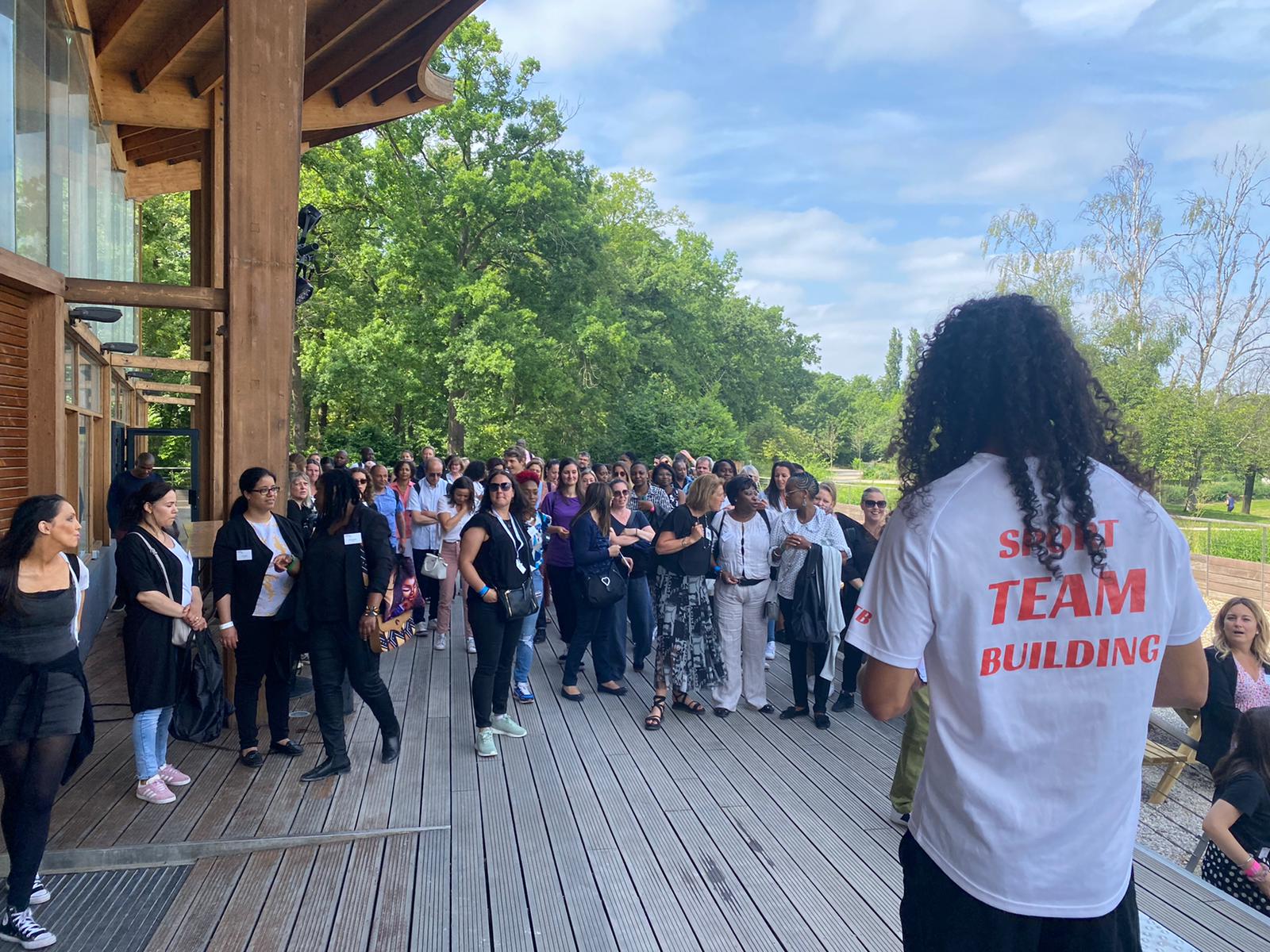 l'equipe sport team building dans le stade jean bouin a paris